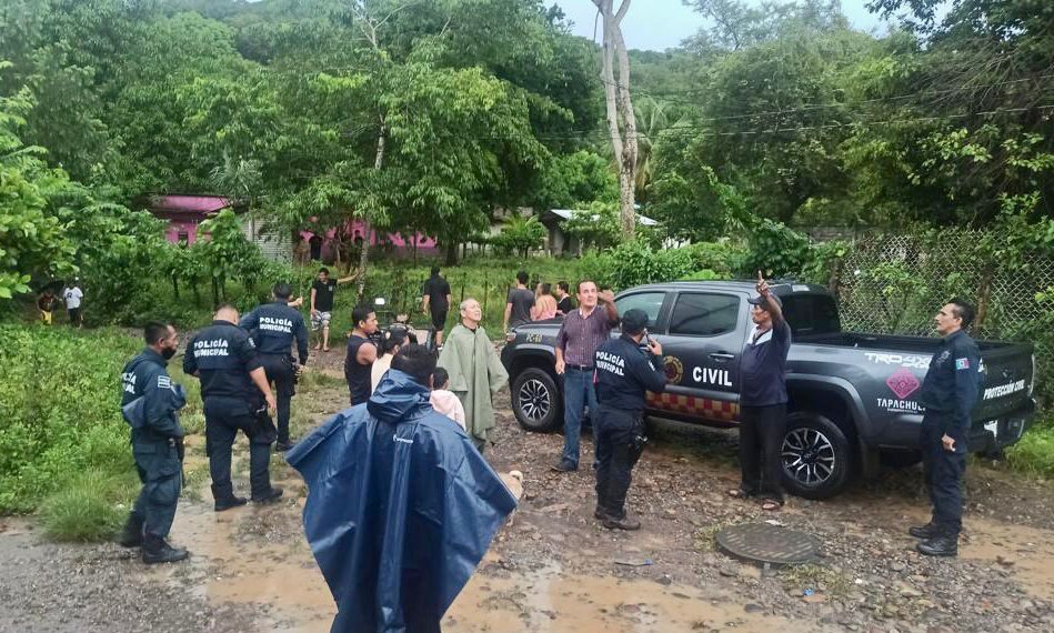 ATIENDE AYUNTAMIENTO DE TAPACHULA A AFECTADOS POR LLUVIAS EN VIVA MÉXICO