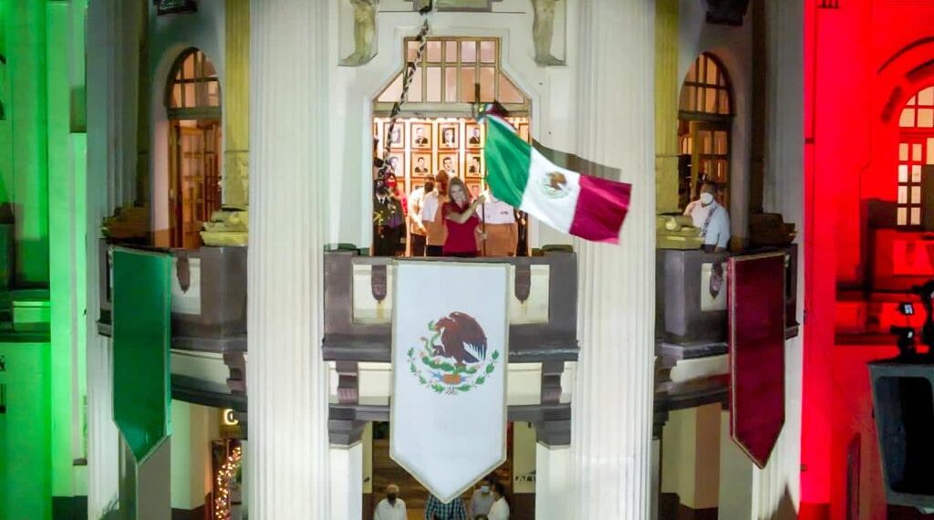MILES ACUDIERON AL GRITO DE INDEPENDENCIA EN EL CENTRO DE TAPACHULA