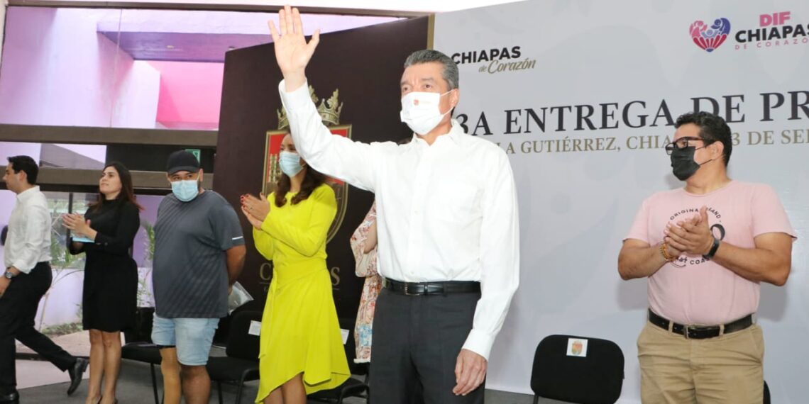 Entrega Rutilio Escandón 54 prótesis en beneficio de personas de distintos municipios