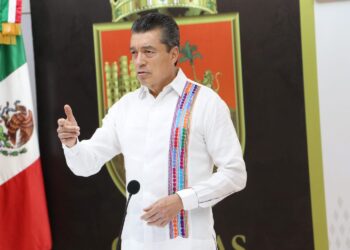 Pide Rutilio Escandón a la población reforzar medidas preventivas y vacunarse contra COVID-19