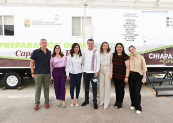 Comunidades de Larráinzar y Chanal entregan a Rutilio Escandón acuerdo para erradicar la violencia hacia mujeres