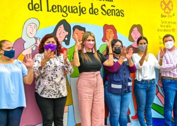 ENTREGA ROSY URBINA MURAL ALUSIVO AL DÍA INTERNACIONAL DE LAS LENGUAS DE SEÑAS