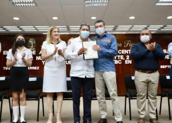 Entrega Rutilio Escandón autorización para creación de dos Cecyte y dos Telebachilleratos Comunitarios