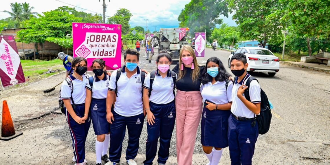 SUPERVISA ROSY URBINA TRABAJOS DE BACHEO EN EL EJIDO ÁLVARO OBREGÓN