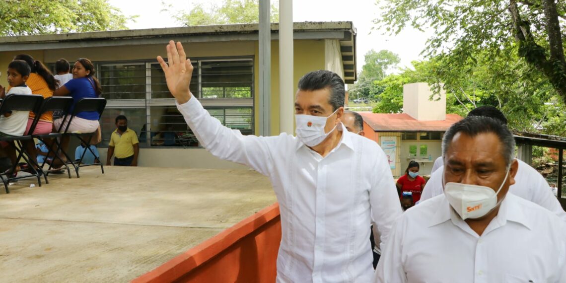 Rutilio Escandón inauguró espacios educativos en la Escuela Primaria “Ezequiel A. Chávez” de Palenque