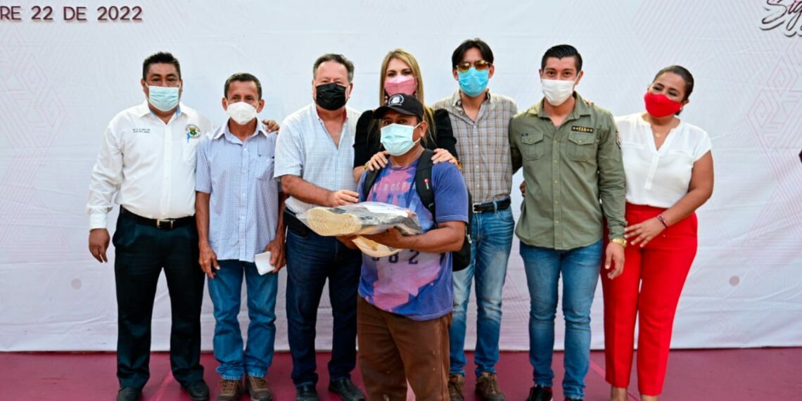 ROSY URBINA DOTA DE EQUIPO A PERSONAL DE LIMPIEZA URBANA