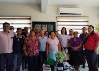 Agradecen afectados del huracán Stan al gobernador Rutilio Escandón por sus escrituras