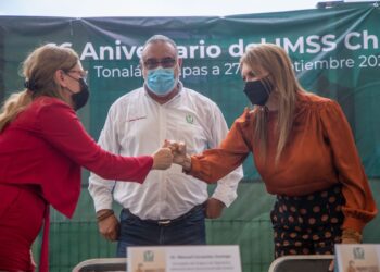 EN EL 66 ANIVERSARIO DEL IMSS CHIAPAS, ROSY URBINA FELICITA A LOS HÉROES DE LA SALUD