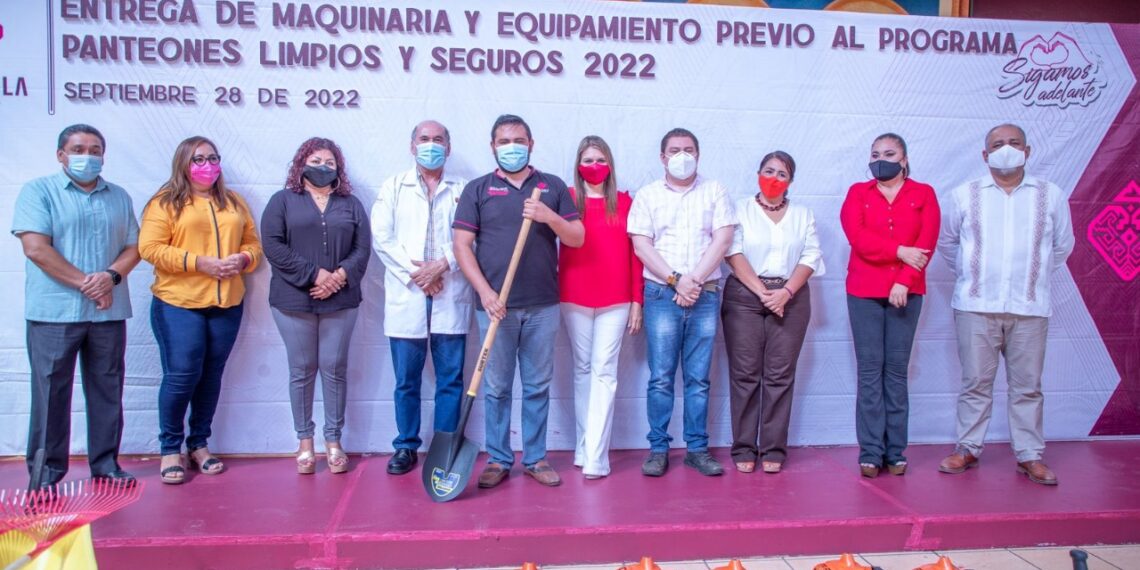 ENTREGA ROSY URBINA EQUIPO PARA EL PROGRAMA OPERATIVO “PANTEONES LIMPIOS Y SEGUROS”