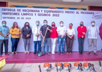 ENTREGA ROSY URBINA EQUIPO PARA EL PROGRAMA OPERATIVO “PANTEONES LIMPIOS Y SEGUROS”
