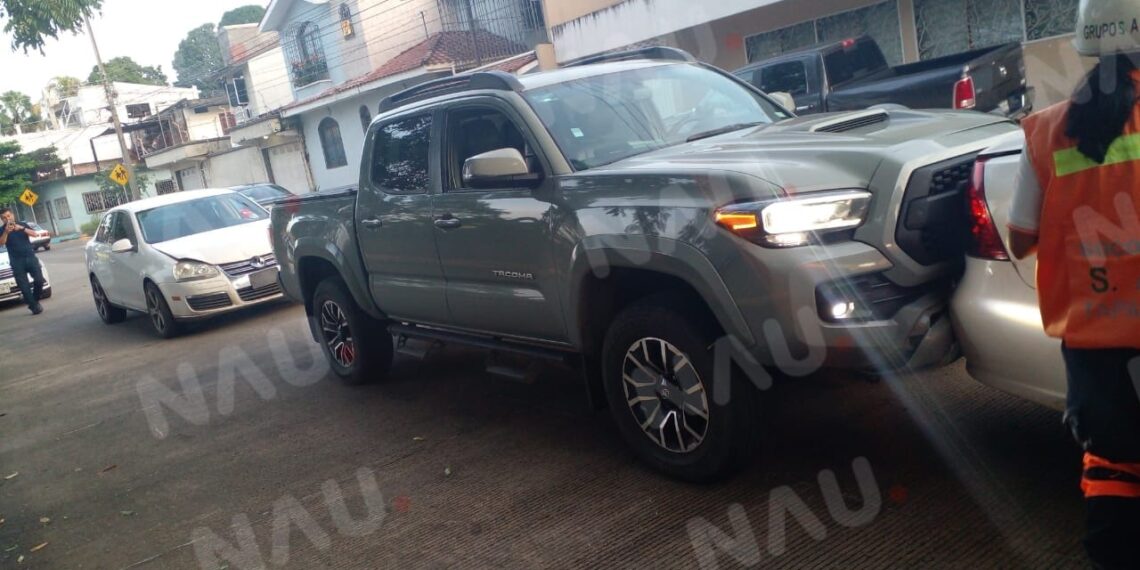 Choque deja solo daños “Vídeo”