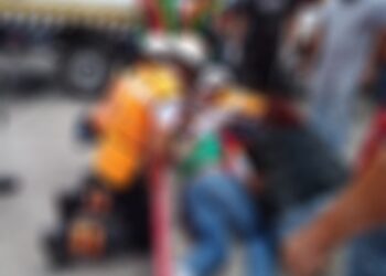 Motociclista embestido por camioneta