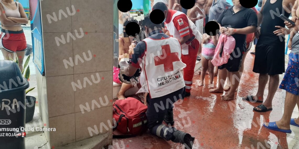 Atiende Cruz Roja a menor que se estaba ahogando en una alberca