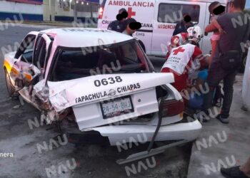 Ebrio conductor de una camioneta choca contra dos taxis y deja dos personas lesionadas