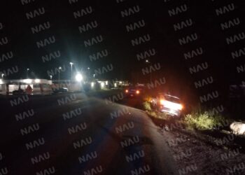 Perdió el control y chocó contra un poste de la CFE