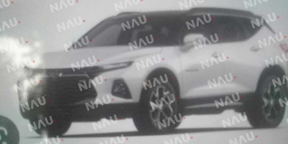 Sujeto intenta subir a un carro a menor de edad