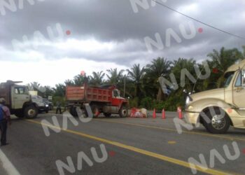 Bloquean carretera Costera en Villa Comaltitlán