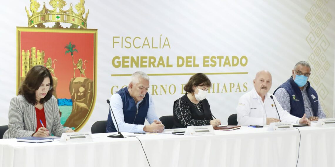 Gobierno del Estado brinda atención integral a adolescentes intoxicados en secundarias de Bochil y Tapachula