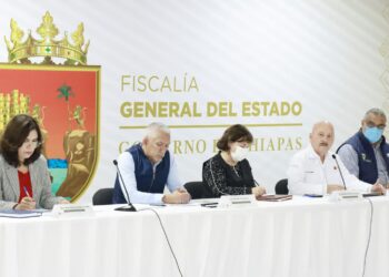 Gobierno del Estado brinda atención integral a adolescentes intoxicados en secundarias de Bochil y Tapachula
