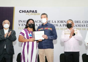 Entrega Rutilio Escandón reconocimientos a investigadoras e investigadores científicos