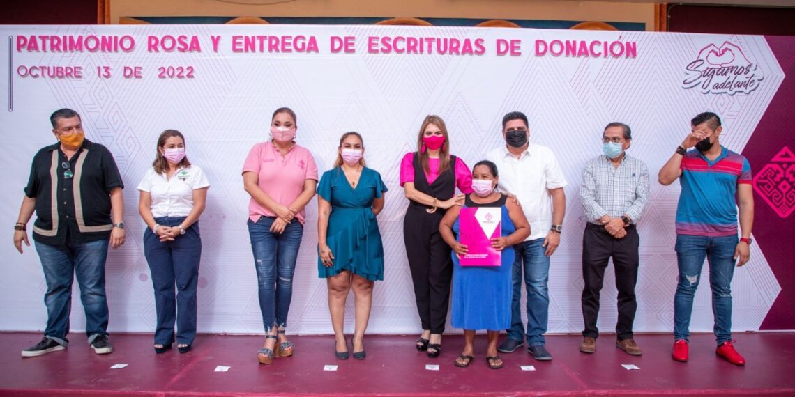 ENTREGA ROSY URBINA ESCRITURAS A 50 FAMILIAS Y AL PLANTEL 325 DEL CONALEP EN TAPACHULA