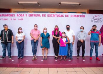 ENTREGA ROSY URBINA ESCRITURAS A 50 FAMILIAS Y AL PLANTEL 325 DEL CONALEP EN TAPACHULA