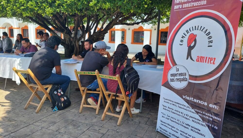 AYUNTAMIENTO DE HUIXTLA VINCULA A JÓVENES, HOMBRES Y MUJERES CON EMPRESAS EN LA FERIA DEL EMPLEO