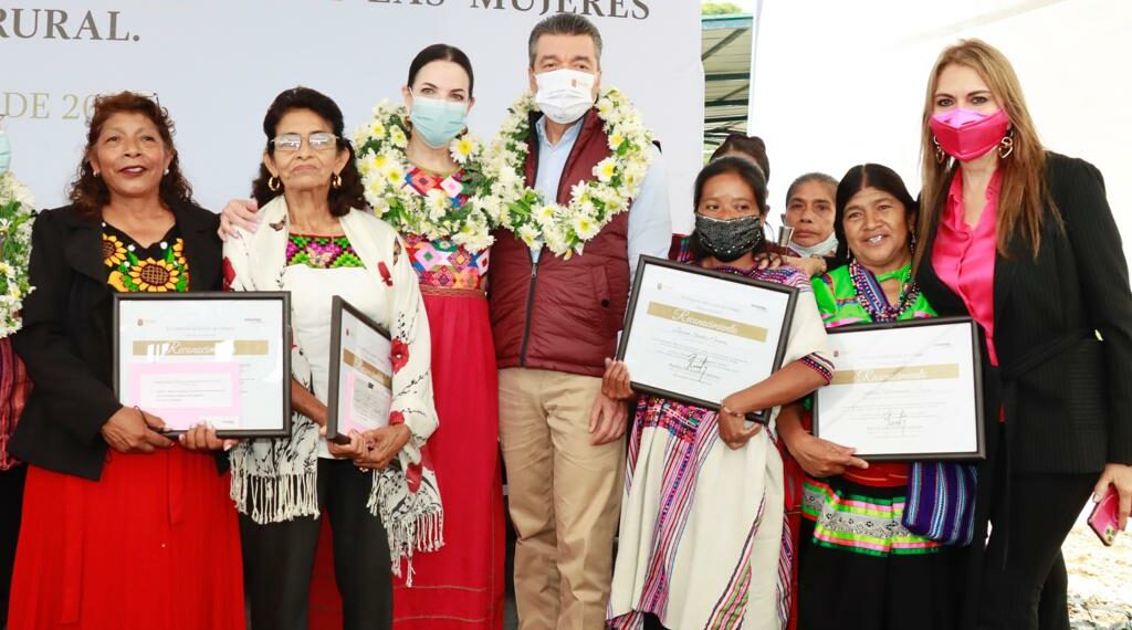 Entrega Rutilio Escandón Premio Estatal “Mujeres Transformando Nuestra Tierra”
