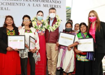 Entrega Rutilio Escandón Premio Estatal “Mujeres Transformando Nuestra Tierra”