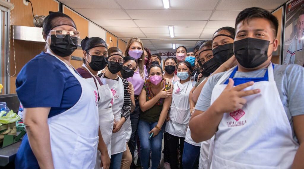 ROSY URBINA VISITA AULA DE ALIMENTOS DEL ICATECH