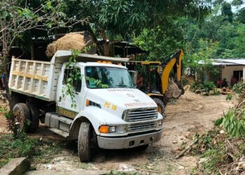 PROTECCIÓN CIVIL CONTINÚA CON LIMPIEZA DE CAMINOS EN TAPACHULA
