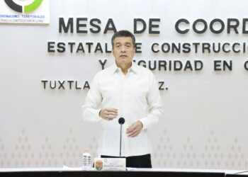 Se brinda apoyo humanitario y corrigen los daños materiales en Pichucalco: Rutilio Escandón