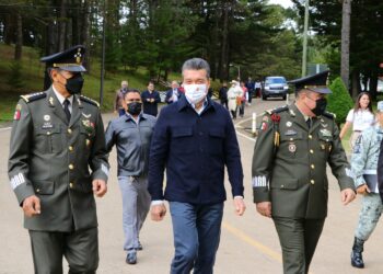 Asiste Rutilio Escandón a toma de posesión del nuevo comandante de la 31 Zona Militar