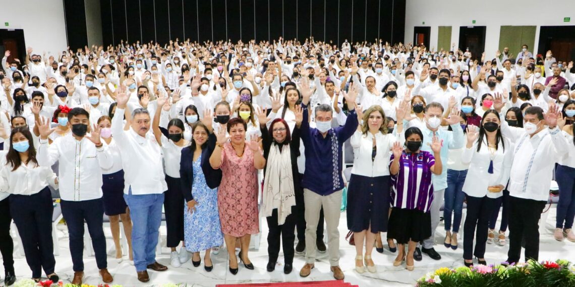 Rutilio Escandón y titular de la SEP entregan nombramientos participantes en procesos del SICAMM