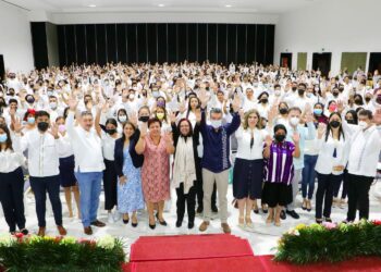 Rutilio Escandón y titular de la SEP entregan nombramientos participantes en procesos del SICAMM