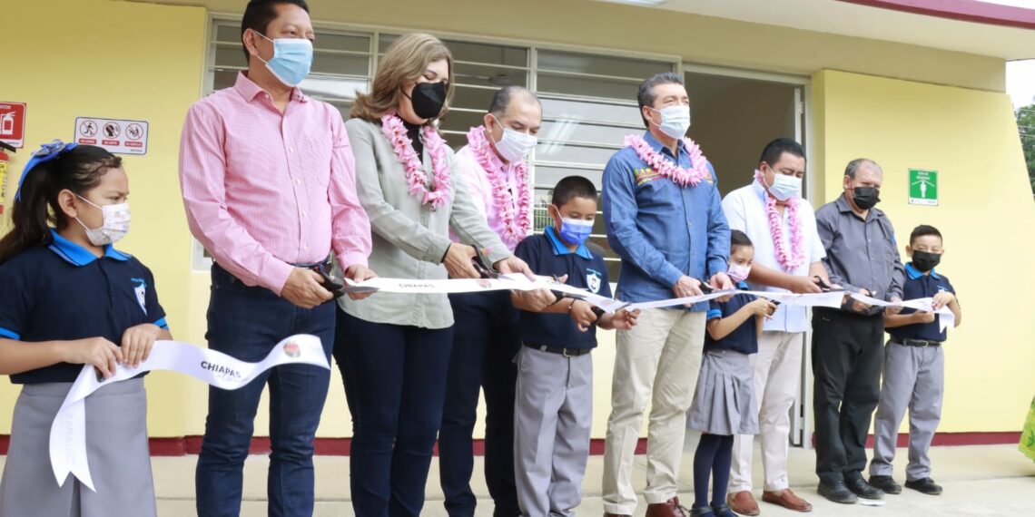 En Chiapa de Corzo, Rutilio Escandón inaugura espacios educativos en la Primaria Rafael Ramírez Castañeda
