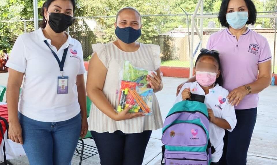 DIF TAPACHULA ENTREGÓ APOYOS ESCOLARES A ESTUDIANTES DE NIVEL BÁSICO