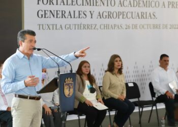 Rutilio Escandón entrega 50 mdp para el fortalecimiento de preparatorias generales y agropecuarias