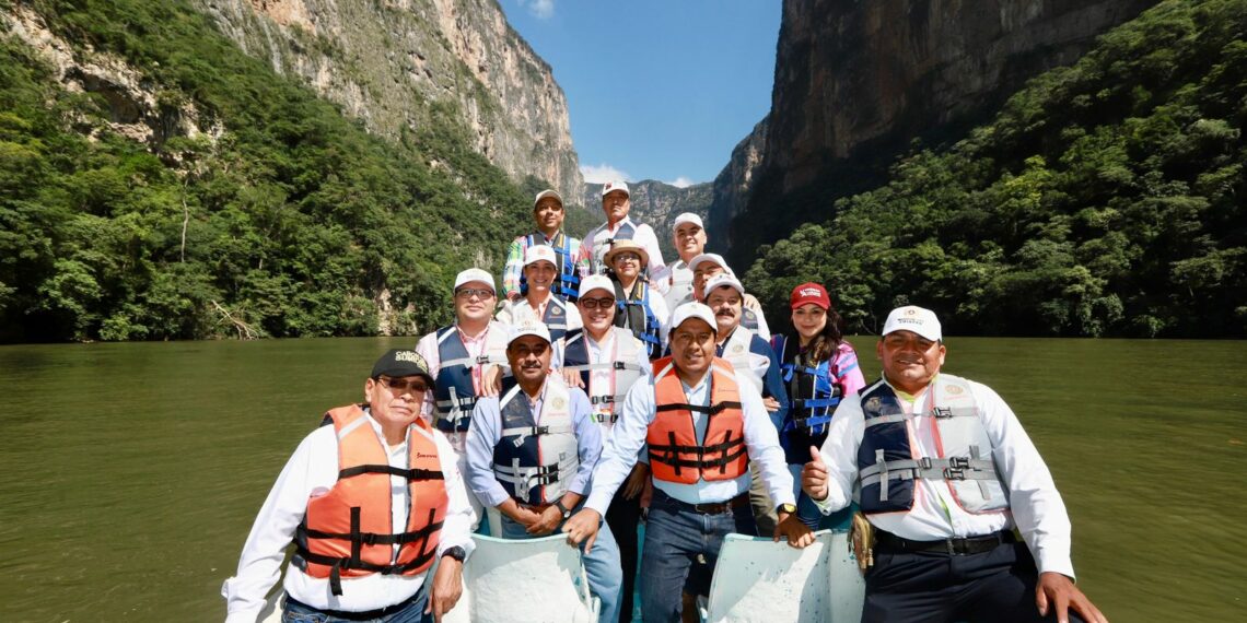 Supervisa Rutilio Escandón trabajos de limpieza permanente en el Cañón del Sumidero