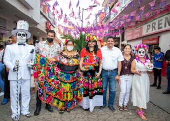 ENTREGAN PREMIOS A LOS GANADORES DEL SEGUNDO CONCURSO DE CALAVERITAS LITERARIAS ORGANIZADO POR EL AYUNTAMIENTO DE TAPACHULA