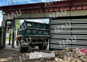Un muerto y un herido al caer una tapa de un camión de volteo