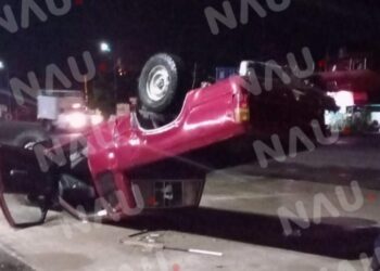 Volcadura deja solo daños en el libramiento Sur poniente