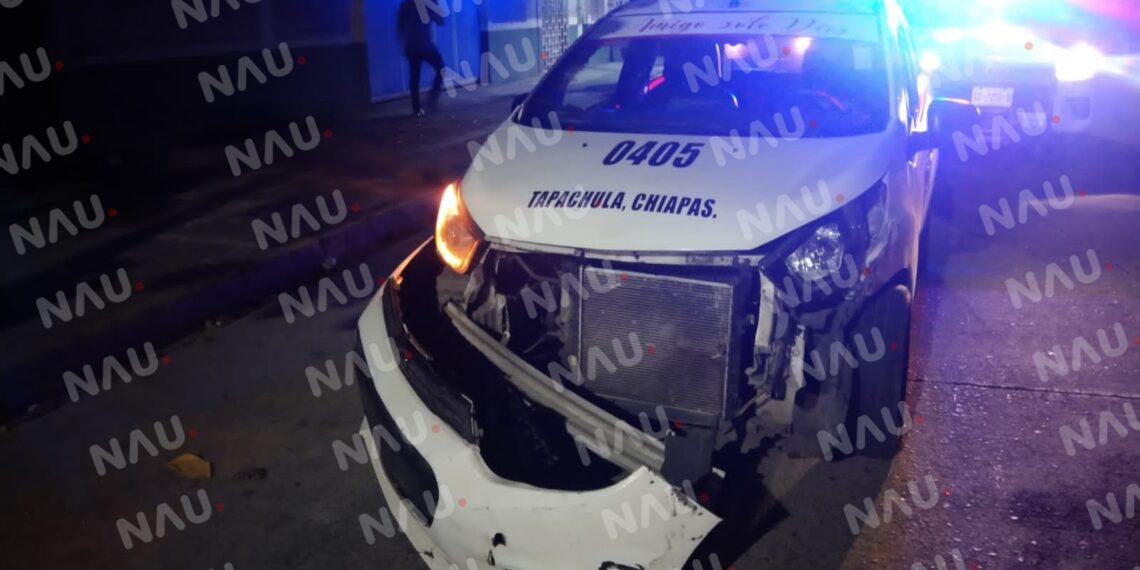 Choque de taxi y camioneta