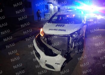 Choque de taxi y camioneta