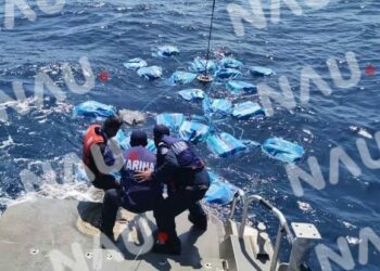 Asegura SEMAR 1300 paquetes de droga en altamar