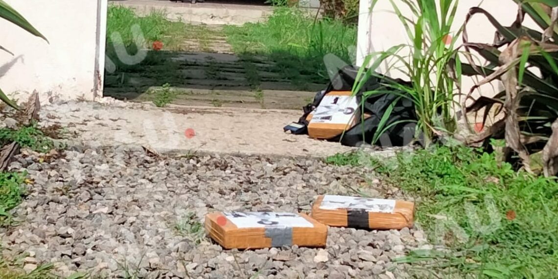 Aseguran paquetes de cocaína en una casa de la colonia Feliciano Renault