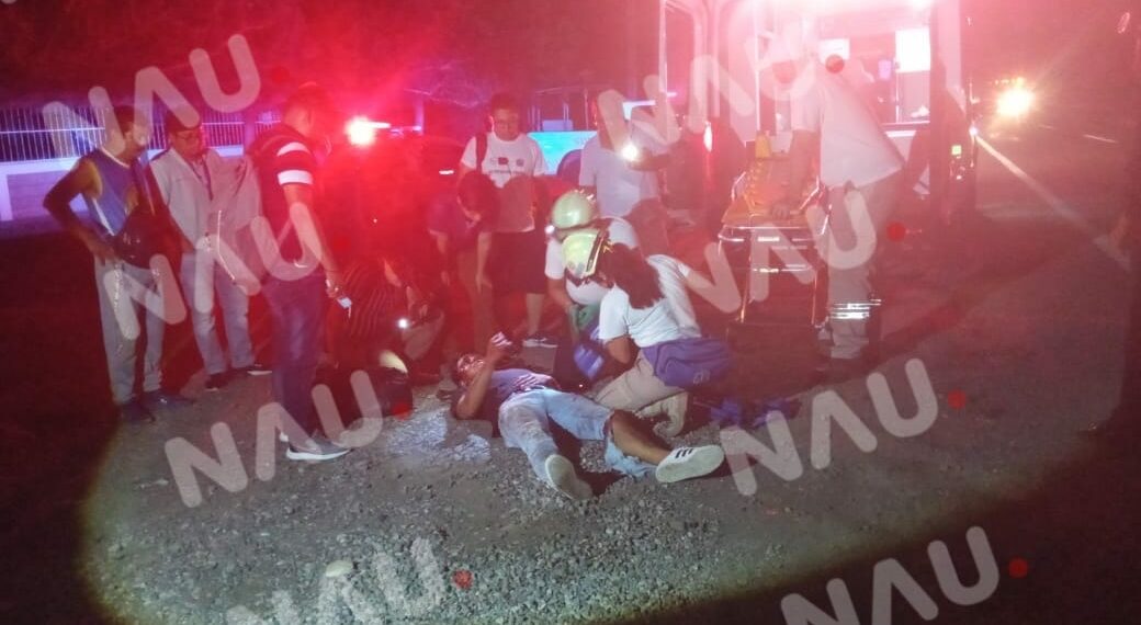 Atiende PC a motociclista que derrapó en la carretera Puerto Madero Tapachula