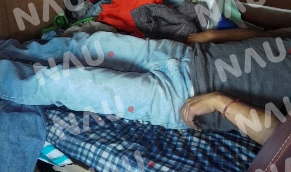 Delincuentes asesinan a conductor de tráiler que transportaba café hacia Veracruz.