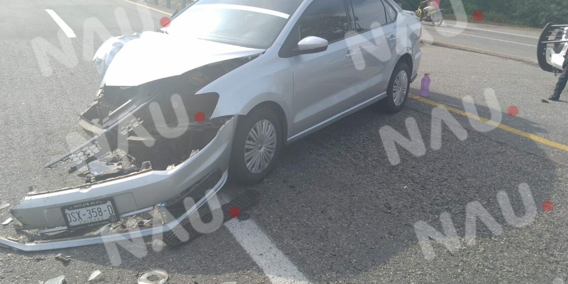 Dos lesionados deja choque de taxi contra vehículo particular