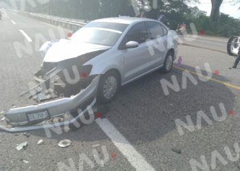 Dos lesionados deja choque de taxi contra vehículo particular